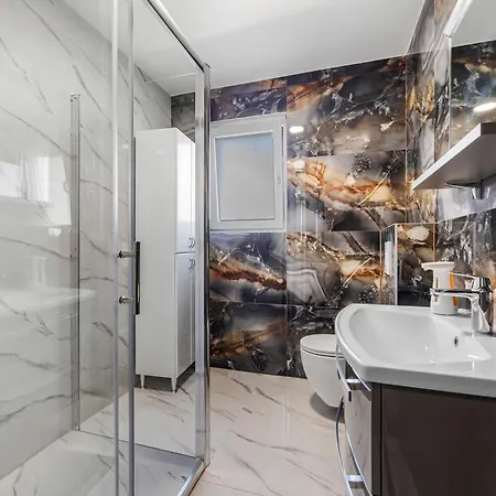 Apartment Sauna & Jacuzzi Rossa - Happy