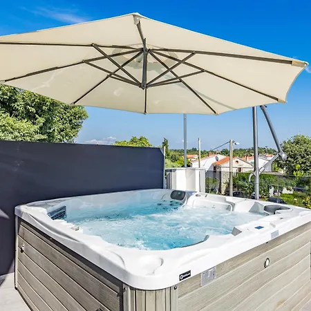 Sauna & Jacuzzi Rossa - Happy